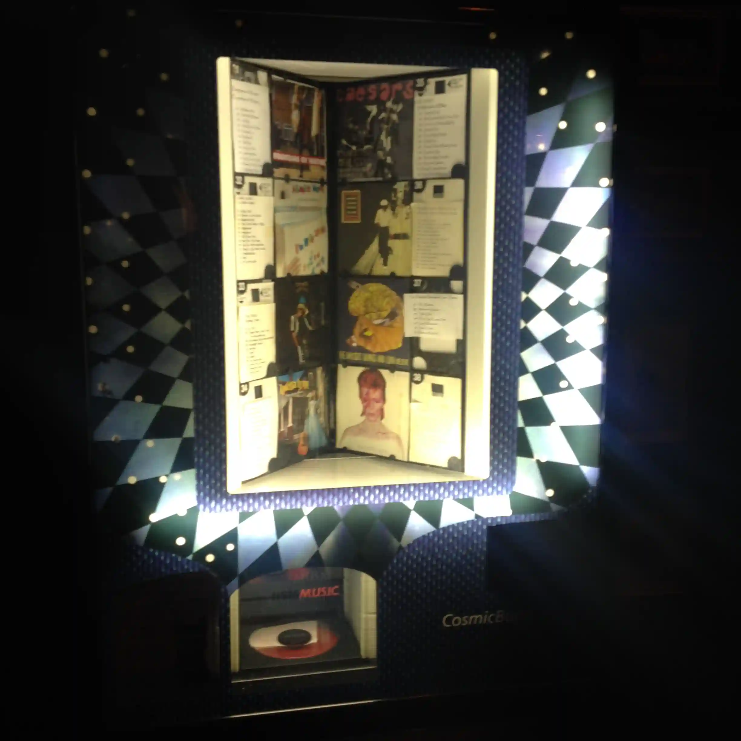 Playing DSL on the Doobies Jukebox before the show.